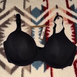 Skims 38DD fit everybody t-shirt bra onyx